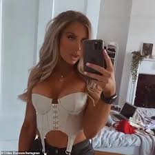 Mary bedford joined the cast of love island 2021 last month as a casa amor bombshell, and daily star has taken a look at some of her sexiest ever social media snaps. Love Island 2021 Inside The Very Glamorous Life Of Chloe Burrows Ahead Of Her Tv Debut Latest Celebrity News
