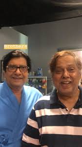 Varun Dhawan Posts An Adorable Picture Of David Dhawan And Anil Dhawan From The Sets Of Coolie No 1 Bollywood News Bollywood Hungama Can't wait to watch south africa's 3 team cricket league. david dhawan and anil dhawan