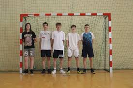 26 lutego odbyły się powiatowe zawody w piłce koszykowej. Nasza drużyna  zagrała w składzie: Marcel Walecki, Karol Ukleja, Patryk Tajs, Krystian  Nowakowski, Piotr Pietrasiński, Karol Phan, Dominik Kwiatkowski, Mikołaj  Jagodziński i Mateusz