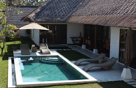 Vila je samostatně stojící obytná budova pro jednu nebo několik rodin, obvykle s jedním až dvěma nadzemními podlažími, zahradou a případně garáží.zdroj? vystavěna je z cihel nebo z betonu.zdroj? souvislá zástavba vil tvoří vilovou čtvrť. Villa Candi Kecil The Luxury Bali