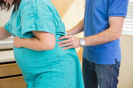 Wehen, die im warmen wasser verschwinden, sind in der regel noch keine geburtswehen. Wann Soll Ich In Die Klinik Fahren Babyartikel De Magazin