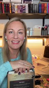 Amanda DeCesare (@diymanicures)