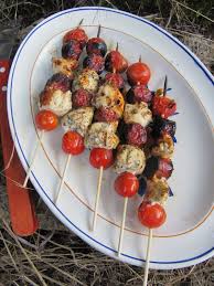 La Cuisine D Ici Et D Isca Brochettes De Poulet Au Chorizo Brochette Poulet Brochette Alimentation