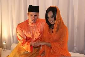 Mohd noor fareezul bin noor shahidan. Betul Ke Siti Sarah Bertunang Dengan Mohd Harith Fuad Robinson Sensasi Selebriti