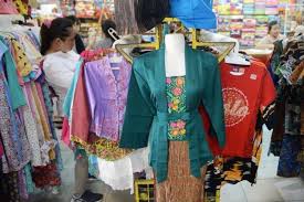 Serba 35 ribu kami sudah berjalan 1 tahun lebih dan berlokasi di jalan kalimantan dan disini menjual aneka macam pakaian wanita dengan 35 ribu loh jadi langsung aja datang ke toko kami yang serba 35ribu kami. Ini 5 Tempat Belanja Baju Dan Kain Di Solo Halaman All Kompas Com