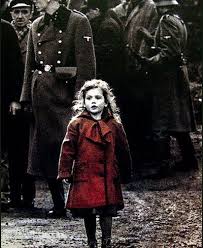 Lista lui schindler, o capodoperă cinematografică, câștigătoare a 7 premii oscar, inclusiv pentru cel mai bun film și cel mai bun regizor, a cucerit atât criticii de artă cât și publicul. Fetita Cu Paltonul Rosu Care A Creat Scena Simbol Din Lista Lui Schindler Am Fost Ingrozita De Acel Film Cum A Traumatizat O Capodopera Lui Steven Spielberg Procinema Protv Ro