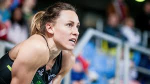 Eline berings (middle) showing her gold medal at the 2009 ec indoor. Jeux Olympiques 2020 La Hurdleuse Belge Eline Berings Trouve Le Report Dramatique Le Soir