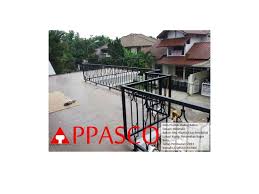 Ya, area balkon yang biasanya ada dalam rumah berlantai 2 bisa anda rubah suasananya menjadi lebih nyaman. Pin Di Desain Balkon