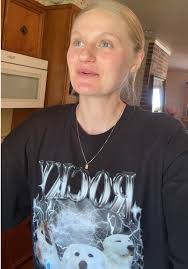 Kristen Haslett's Instagram, Twitter & Facebook