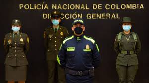 Según revelaron las autoridades de la capital colombiana, un joven de 18 años de edad habría tomado sin permiso el uniforme de quien sería su el joven fue judicializado porque se encontraron elementos materiales y evidencia física, que es la armadura del esmad pintada, por lo que fue. Oficial Asi Son Los Nuevos Uniformes De La Policia Nacional De Colombia
