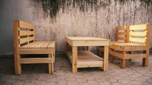 Set kursi meja cafe kayu jati. Kursi Palet Pinus Jati Belanda Perabotan Rumah Di Carousell
