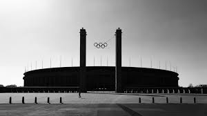 Berlins olympiastadion ligger i berlin och är tysklands största friidrottsarena. Olympiastadion Berlin I Teil 1 Rieke Trifft Berlin