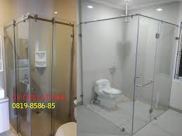 Sekat kamar mandi banyak yang menggunakan bahan kaca ataupun hpl karena sifatnya yang tahan terhadap air. Jual Railing Kaca Depok Pemasangan Kaca Kamar Mandi Depok