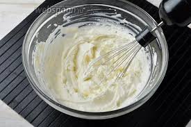 как сделать крем для торта из сметаны и сгущенки Krem Iz Varyonoj Sgushyonki I Smetany Recept S Foto Kak Prigotovit Na Webspoon Ru