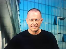 Pascal soetens, mieux connu sous le surnom de pascal le grand frère est un éducateur sportif, ceinture noire de kung fu wushu 4e dan (5 fois champion de france) et. Pascal Le Grand Frere Est A Riom Ce Vendredi Pour Faire Gagner Un Permis De Conduire A Un Jeune Riom 63200