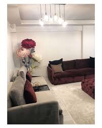 Krem rengi koltuk takıma perde seçimdi en doğru şekilde yapıldığında insanların içinin ferahlamasına ve şık salonların düzenlenmesine olanak sağlar. Bordo Renk Ile Dekore Edilmis Evlerden 200 Fotograf Ev Gezmesi