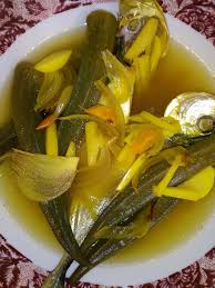 1.rebus/masakkan air dalam periuk 2.masukkan ikan 3.masukkan bawang putih dan lengkuas yg telah diketuk 4.masukkan asam. Resepi Ikan Singgang Pengedar Shaklee Kuala Lipis