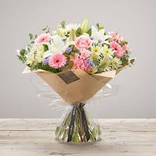 Europeanflora uses the best local florists to prepare your birthday flowers, basket arrangements or any other type of flower delivery you are in need of. Interflora Florist Choice Bqt Of Seasonal Flowers Malta Interflora Lithuania Flower Delivery