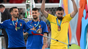 With psg i want to win as much as possible and give the fans a lot of joy, said donnarumma. Psg Signs Italy S Star Goalkeeper Donnarumma On 5 Year Deal