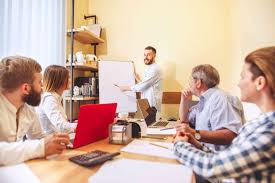 10 competencias básicas que todo trabajador debe dominar para destacar en su empleo