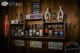 Vintage Barber Shop Decorated Using Pallets 1001 Pallets Pallet Decor Barber Shop Used Pallets
