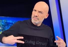 Ο φημολογούμενος νέος έρωτας της ναταλίας γερμανού βρέθηκε στο «στόχαστρο» της σάτιρας του νίκου μουτσινά. Nikos Moytsinas Esteile Epistolh Apagoreyshs Se Ola Ta Mme To Pontiki