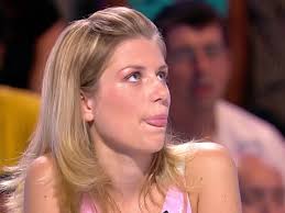 Son ex petit ami est venu lui demander pardon et la reconquérir…