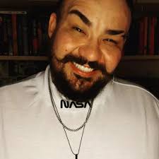 Oi Tuy, para alguém ser acionado por plágio, seria necessário o uso da obra  original sem autorização ou a reprodução de uma obra específica. Diferente  do que vem sendo falado, não passaria