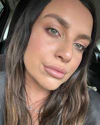 Reminder; that I am still away in Bali for a few more days 🩷 all emails,  enquiries and confirmations will be responded to Wednesday. Thank you for  your patience.