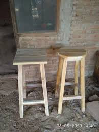 Bahkan untuk kamu yang datang sendirian dan ingin sekedar menikmati waktu sendirimu, kafe ini menyediakan meja bar yang menghadap ke luar. Kursi Bar Kayu Jati Mebel 794903952