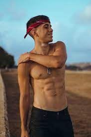 Pin en chicos sin camiseta