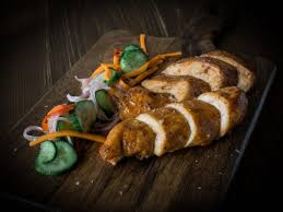 استمتع بطبق أضلاع برونتوسوروس من مطعم مايتي كوين الأمريكي سفاري نت