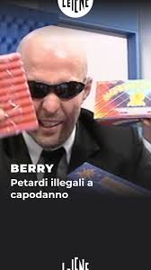 In occasione del capodanno del 2002, Marco Berry aveva mandato un bambino  di 9 anni per le strade di Napoli alla ricerca di petardi. Sarà riuscito ad  acquistarli? E voi avete festeggiato ...