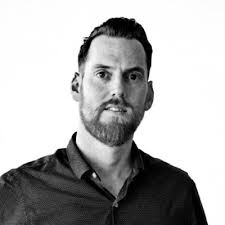 Say hi to Leon Corsten! Overdag puzzelt hij aan projecten, teams en  toekomst. 's Avonds aan oldtimers en schilderijen. 🎨 Onze nieuwe  projectmanager legt graag alle puzzelstukjes van jouw…