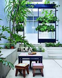 Dengan pemakaian lantai parquet atau terrazzo, serta susunan panel kayu sebagai partisi untuk area privat akan memberi gaya 'tropical longe' yang lebih playful di dalam rumah. Feng Shui Lantai Teras Harus Lebih Rendah Agar Jauhkan Penyakit Semua Halaman Idea