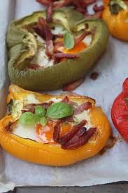 I peperoni puliti e svuotati saranno riempiti con pane raffermo ammollato e strizzato, pomodori, che donano la giusta. Peperoni Ripieni All Occhio Di Bue Con Speck Facili E Gustosi Cibo Che Passione