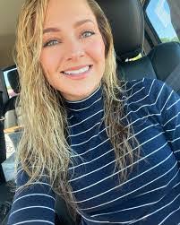 Sarah Pizana's Instagram, Twitter & Facebook