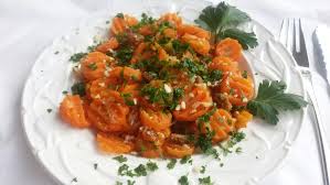 Mohrensalat Mit Mandeln Und Rosinen Basische Rezepte Rezept Mohrensalat Mohren Salat Rezepte