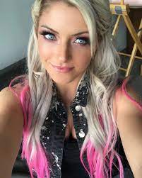 Pin By Juanita On Woman S Wrestling Fitness Raw Women S Champion Wwe Female Wrestlers Beauty