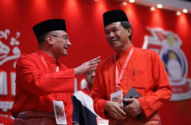 Naib presiden umno mohamed khaled nordin berkata umno ada tanggungjawab moral untuk terus menegur dan tidak boleh membisu. Naib Presiden Umno Malaysia Dato Tok Mat Hasan Fc Facebook