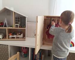 Ikea Knagglig Die 5 Besten Hack Ideen Fur Kinder Bucherregal Kinderzimmer Ikea Puppenschrank