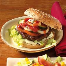 Drei Mal Durfen Sie Raten Was Der Amerikaner Als Erstes Auf Den Grill Wirft Hamburger Naturlich Rezepte Lebensmittel Essen Fleisch Gerichte