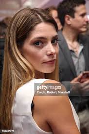 32 Photos & High Res Pictures