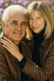 Reba McEntire isn't just a country legend — she's also a proud mom. 💖 The  singer shared a touching moment with her only son, Shelby, as they danced  together at his magical