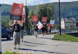 Fare for brann i denne søppelhaugen på et kommunalt gjenvinningsanlegg i fredrikstad, var den direkte årsaken til at regjeringen fredag grep inn i kommunestreiken med. Fnou3n1hxmvodm