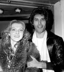 Paul personne en concert (photo : Freddie Mercury A Legue La Moitie De Sa Fortune A Cette Femme Et Nous Allons T