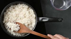 How to cook rice fit the lid on the cooker. How To Make Perfect Rice Momables