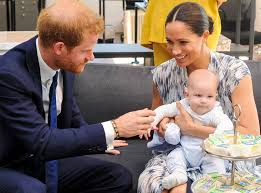 Meghan markle and prince harry's christmas card has been criticised by samantha markle and some royal fans. See Meghan Markle And Prince Harry S First Christmas Card With Archie E Online Uk