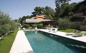 Superbe Villa Standing Avec Piscine Et Un Beau Jardin A Nice De Quoi Passer Des Vacances En Famille Inoubliables Maison Nice Maison Piscines De Reve