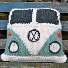 Pattern Knit A Splitty Campervan Kombi Cushion By Snuginadub Chunky Knitting Patterns Knitting Patterns Knitted Cushions
